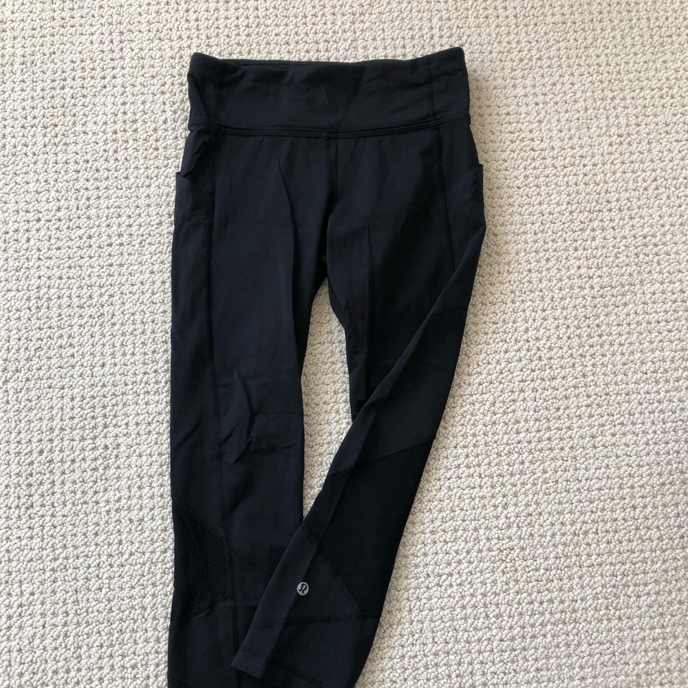 Lululemon black cropped leggings.